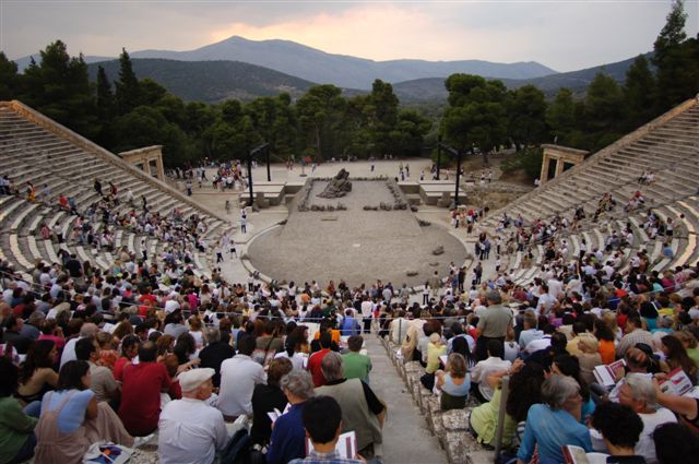 ANTIKES THEATER VON EPIDAURUS