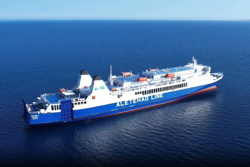 daleela-scandro-holdings.jpg
