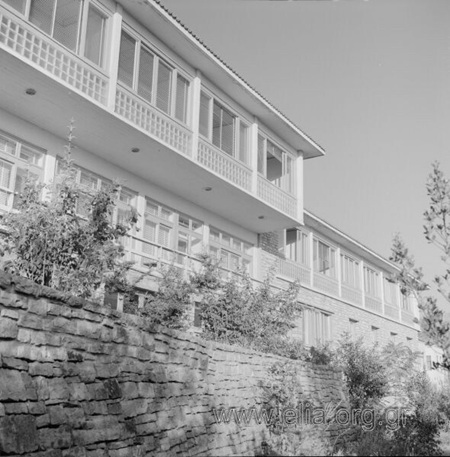 Xenia Hotel in den 1960s. Photo source: SearchCulture.gr