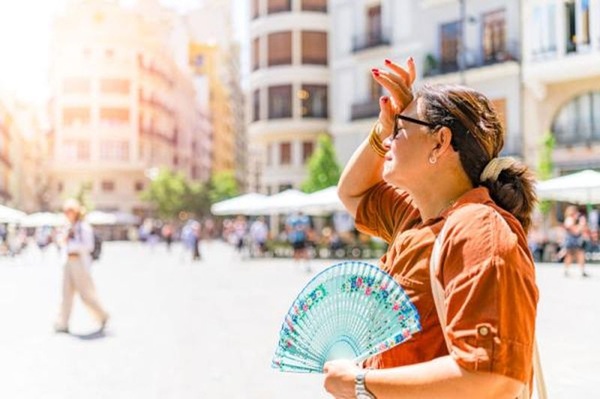 In den ersten beiden Monaten des Sommers 2026 waren weite Teile Westeuropas von wiederholten Hitzewellen und zunehmend trockenen Bedingungen betroffen, was sich auf die Wasserversorgung, die Binnenschifffahrt und die Waldbrandgefahr auswirkte. Bildquelle - Europäische Kommission