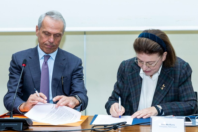 Dimitris Andriopoulos, CEO von DIMAND, und Kulturministerin Lina Mendoni. Fotoquelle: Kulturministerium
