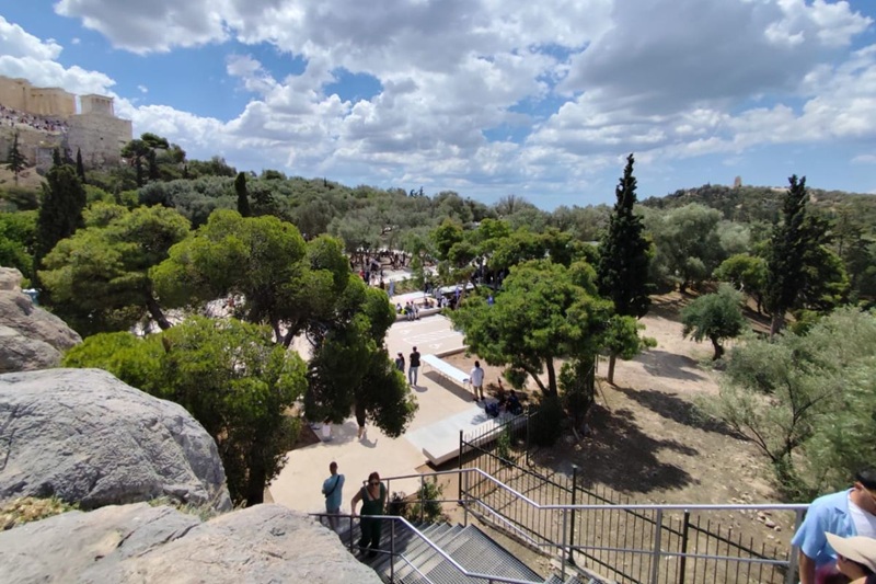 Das neu gestaltete Plateau südlich des Areopag-Felsens. Fotoquelle: Griechisches Kulturministerium