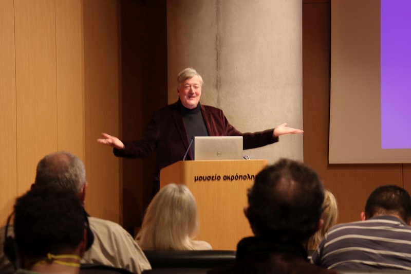 Unser Premierminister befürwortet diese Idee  sagte Stephen Fry in seiner Rede. Foto © Greek Travel Pages