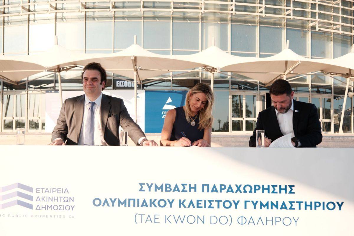 Wirtschaftsminister Kyriakos Pierrakakis, HPPC-Geschäftsführer Iro Hatzigeorgiou und der Gouverneur von Attika, Nikos Hardalias. Fotoquelle: Wirtschaftsministerium