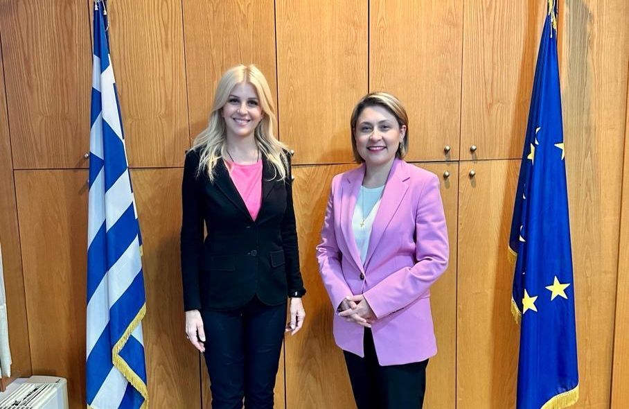 Stellvertretende Tourismusministerin Elena Rapti und stellvertretende Verkehrsministerin Christina Alexopoulou. Fotoquelle: Griechisches Tourismusministerium