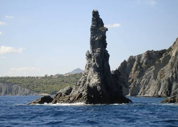 Tourlos-1.jpg