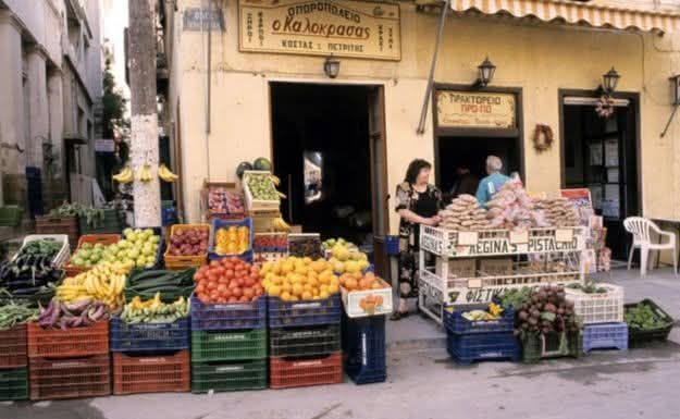 Die Christos-Ladas-Straße - Das Herzstück des alten Marktviertels von Ägina und das historische Obst- und Gemüseladen Kalokrasa