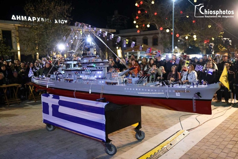 Handgefertigte Schiffsmodelle, ausgestellt während des Festes „AgioVasilitika Karavakia“ auf Chios