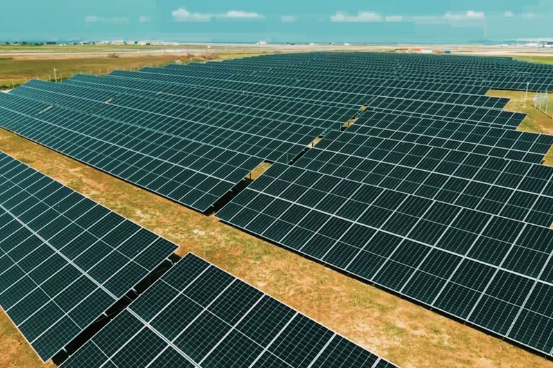 Der Photovoltaikpark am Flughafen Thessaloniki